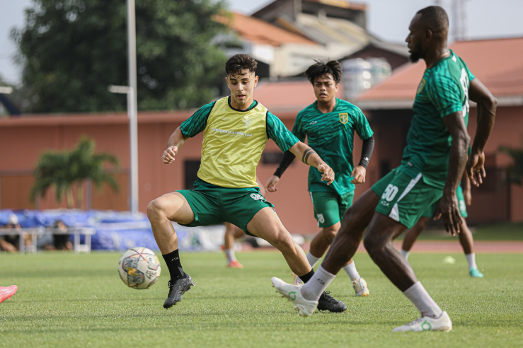 turunminum.id Bruno Moreira Hiraukan Larangan Pelatih Persebaya Aji Santoso, Simak Alasannya