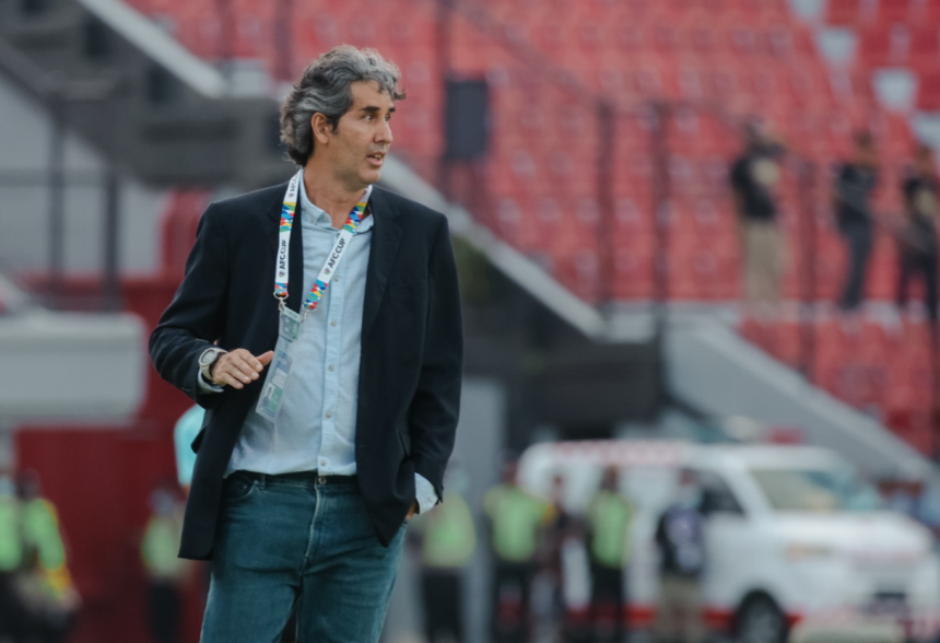 turunminum.id Stefano Cugurra Fokus 2 Hal Hadapi Dewa United FC di Stadion Indomilk Arena