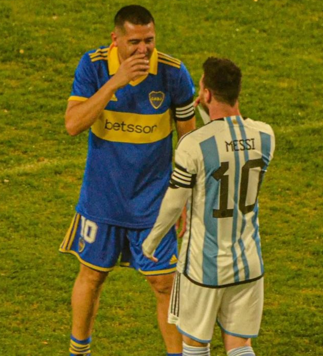 turunminum.id Messi Jadi Sorotan Pesta Perpisahan Riquelme di Stadion La Bombonera