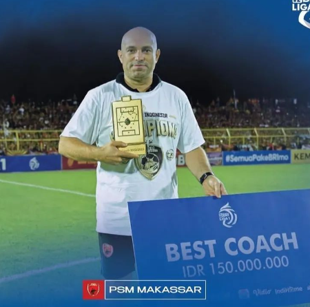 turunminum.id Playoff Liga Champions Asia 2023, Bernardo Tavares Teriaki Suporter PSM Makassar 