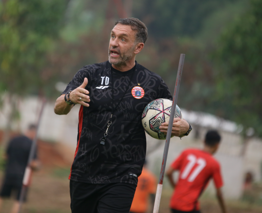 turunminum.id Thomas Doll Benahi Kelemahan Sistem Pertahanan Persija 
