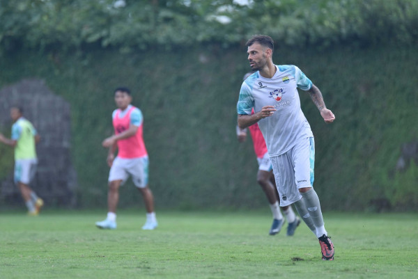 turunminum.id Pemain Baru Persib, Tyronne Gustavo del Pinot Berharap Bisa Debut Saat Lawan PSS Sleman