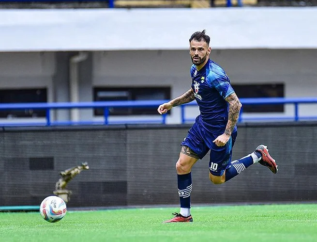 turunminum.id Tyronne Gustavo Menanti Momen Bersama Keluarga Baru dan Bobotoh
