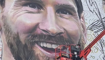 turunminum.id David Beckham Sambut Lionel Messi Dengan Mural Besar