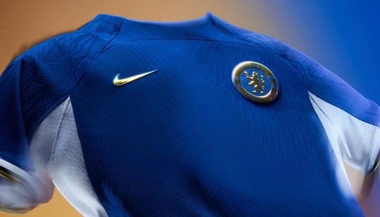 turunminum.id Chelsea Rilis Jersey Kandang Terbaru Dengan Sentuhan Emas