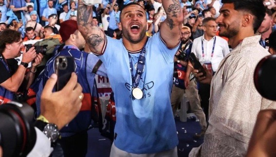 turunminum.id Kyle Walker Desak Pep Agar Izinkan Pindah ke Bayern Munich