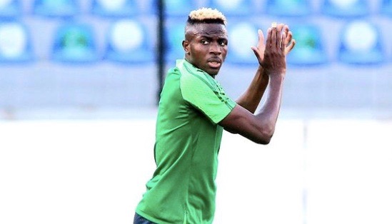 turunminum.id Alot Masalah Harga, Napoli Terus Yakinkan Victor Osimhen dengan 100 Juta