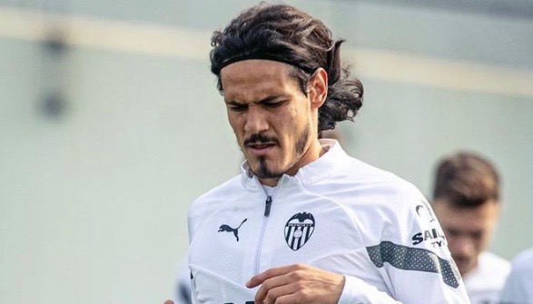 turunminum.id Edinson Cavani Rela Keluarkan 1,3 Juta Pounds untuk Tinggalkan Valencia