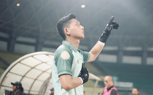 turunminum.id Reza Arya Pratama Berhasil Gagalkan Penalti Matias Mier Setelah Dengar Arahan dari Seorang Ball Boy
