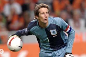 turunminum.id Legenda Manchester United, Edwin Van der Sar Alami Pendarahan di Sekitar Otak