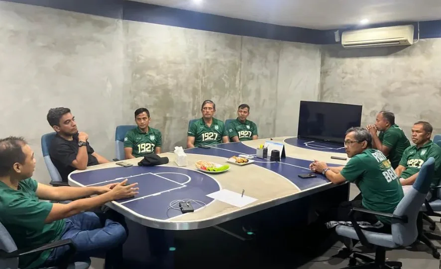 turunminum.id Kursi Panas Persebaya Setelah Aji Santoso Menepi, Siapa yang Berani?