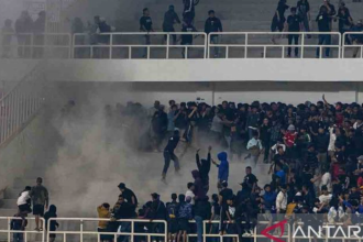 turunminum.id Insiden Ricuh di Stadion Jatidiri Semarang, Arya Sinulingga Minta Suporter Ikuti Aturan