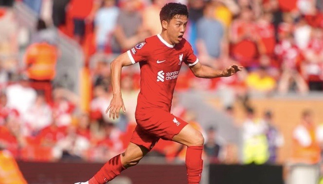 turunminum.id Wataru Endo Tetap Pilih Liverpool Meski Banyak yang Menentang