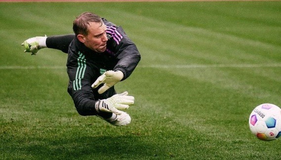 turunminum.id Manuel Neuer Segera Jaga Gawang Bayern Munich Setelah Cedera Karena Ski