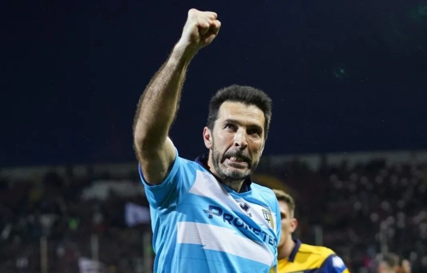 turunminum.id Kiper Legendaris Timnas Italia Gianluigi Buffon Disebut Akan Umumkan Pensiun Sebagai Pesepakbola Profesional