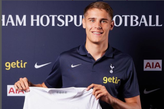 turunminum.id Tottenham Hotspur Resmi Perkenalkan Micky van de Ven Sebagai Rekrutan Baru