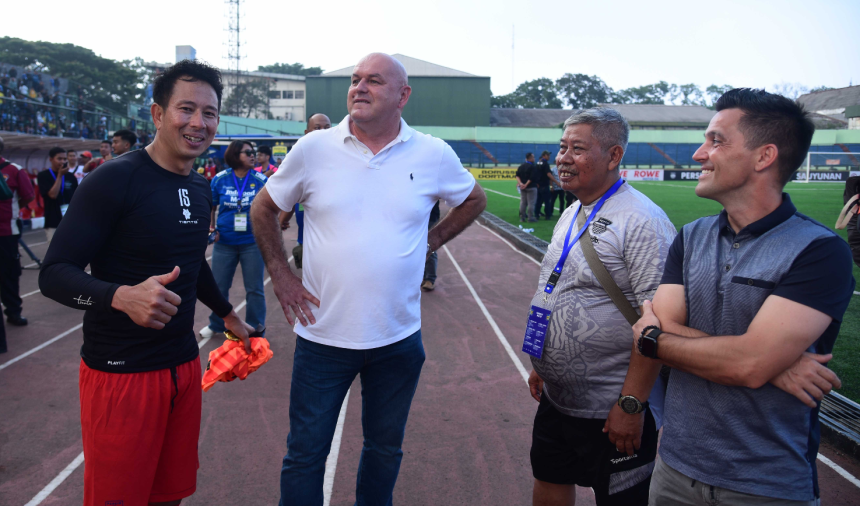 turunminum.id Bojan Hodak Terpukau Kerja Keras Asisten Pelatih Kiper Persib I Made Wirawan