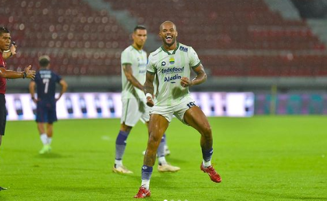 turunminum.id 2 Gol David da Silva Bawa Persib Bandung Comeback, Tumbangkan Persebaya