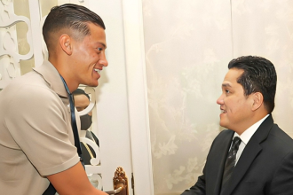 turunminum.id Ketum PSSI Erick Thohir Sambut Pemain Keturunan Jay Idzes