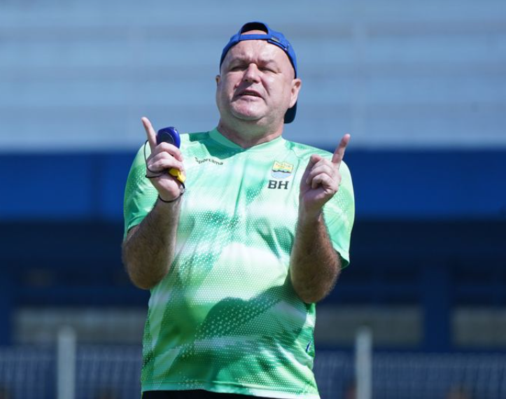 turunminum.id Bojan Hodak Instruksikan Pemain Lakukan Dua Hal Ini untuk Taklukan Persikabo 1973 