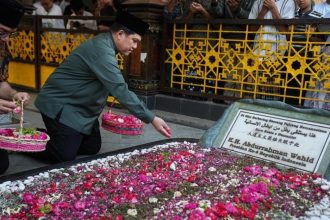 turunminum.id Erick Thohir Ziarah ke Makam Pendiri NU dan Gus Dur, Berdoa Agar Piala Dunia U17 2023 Berjalan Lancar