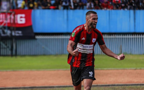 turunminum.id Profil dan Biodata Enzo Celestine, Striker Asing yang Diharapkan Bisa Membawa Persipura Berjaya