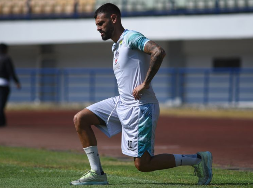 turunminum.id Tiga Pemain Persib Jalani Latihan Terpisah, Tyronne del Pino Lakukan Peregangan   