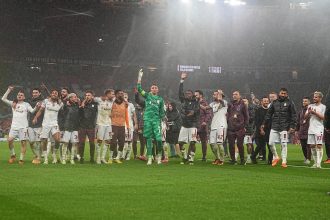 turunminum.id Berhasil Kalahkan Manchester United di Old Trafford, Pelatih Galatasaray Senang Bukan Main