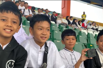 Penyelenggaraan Piala Dunia U17 2023 di Stadion Si Jalak Harupat, Bandung menjadi kesempatan bagi anak-anak sekolah untuk menonton pertandingan sepak bola internasional.