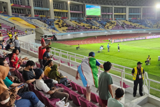 turunminum.id Aksi Heroik 2 Suporter Uzbekistan Bikin Geger Stadion Manahan Solo