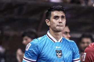 Profil dan biodata Nadeo Argawinata, seorang penjaga gawang yang berasal dari Kediri, Jawa Timur, telah mencuri perhatian sebagai kiper termahal di Timnas Indonesia. Ia lahir pada 9 Maret 1997 dan memulai karir sepak bolanya di akademi Persik Kediri pada tahun 2015.