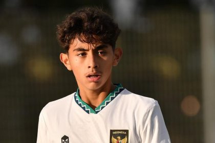 Salah satu penggawa Timnas Indonesia U17, Welber Jardim digoda dengan kontrak bernilai miliaran rupiah untuk bermain di Liga 1. Lebih lanjut, ayah Welber, Elisangelo Jardim De Jesus mengonfirmasi kabar itu dan menegaskan saat ini anaknya tetap bersama Sao Paulo FC karena memang masih terikat kontrak dengan klub Brasil tersebut.