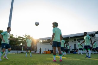 Pelatih Timnas Brazil U17 Phelipe Leal, mengaku jatuh cinta dengan sambutan hangat warga Solo saat Piala Dunia U17 2023. Selain Solo, Piala Dunia U17 2023, juga digelar di Jakarta, Bandung, dan Surabaya.