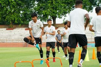 Jelang pertandingan antara Timnas Indonesia Vs Maroko di Piala Dunia U17 2023, pelatih Timnas U17 Bima Sakti janjikan bakal tampil secara maksimal. Sebab, pada pertandingan ini adalah sebuah pertandingan penentuan apakah Timnas U17 lolos pada babak 16 besar Piala Dunia U17 2023 dari Grup A.