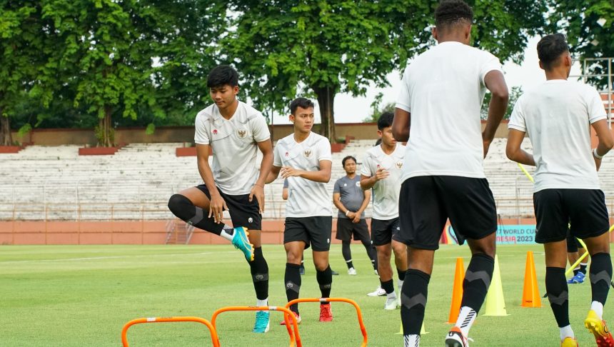 Jelang pertandingan antara Timnas Indonesia Vs Maroko di Piala Dunia U17 2023, pelatih Timnas U17 Bima Sakti janjikan bakal tampil secara maksimal. Sebab, pada pertandingan ini adalah sebuah pertandingan penentuan apakah Timnas U17 lolos pada babak 16 besar Piala Dunia U17 2023 dari Grup A.