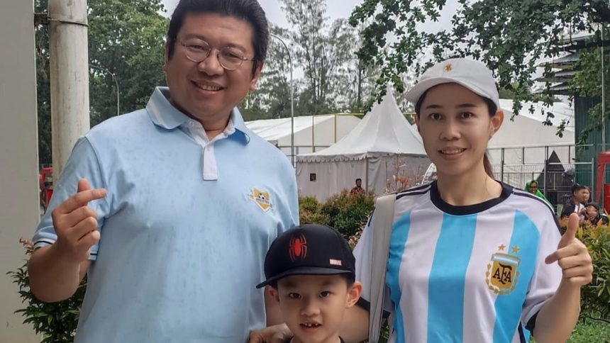turunminum.id Berkat Messi, Keluarga Asal Tangerang Rela Nonton Langsung Semifinal Piala Dunia U-17 di Manahan Solo