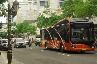 Tutorial Naik Shuttle Bus Gratis ke GBT Nonton Piala Dunia U17 2023 serta titik jemput dan rutenya.