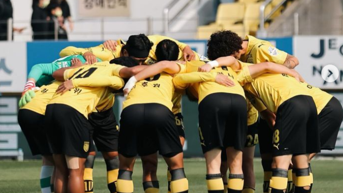 turunminum.id Unggah Foto Bersama Jeonnam Dragons, Asnawi Resmi Berpamitan