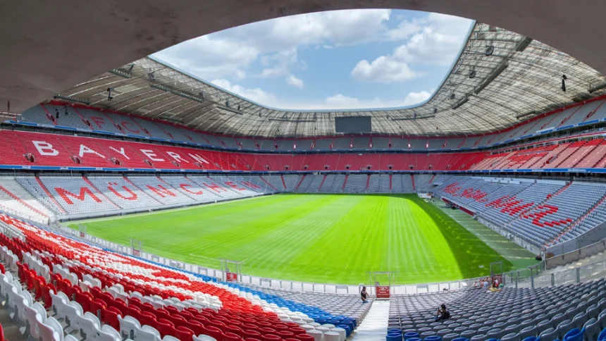 Ukuran lapangan sepak bola acap kali dicari warganet. Sepakbola menjadi olahraga salah satu yang digemari masyarakat dunia, termasuk Indonesia. (Foto: Allianz Arena)
