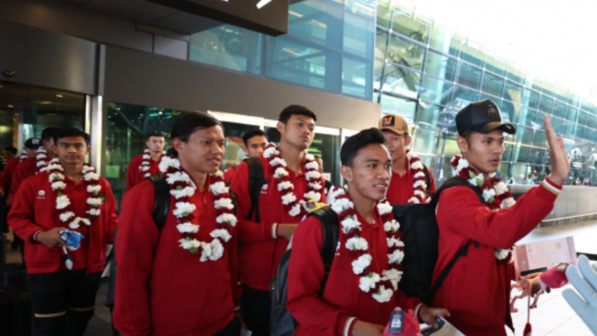 turunminum.id Tiba di Qatar, Asnawi dkk Kompak Pakai Jaket Merah dan Terpantau Sumringah