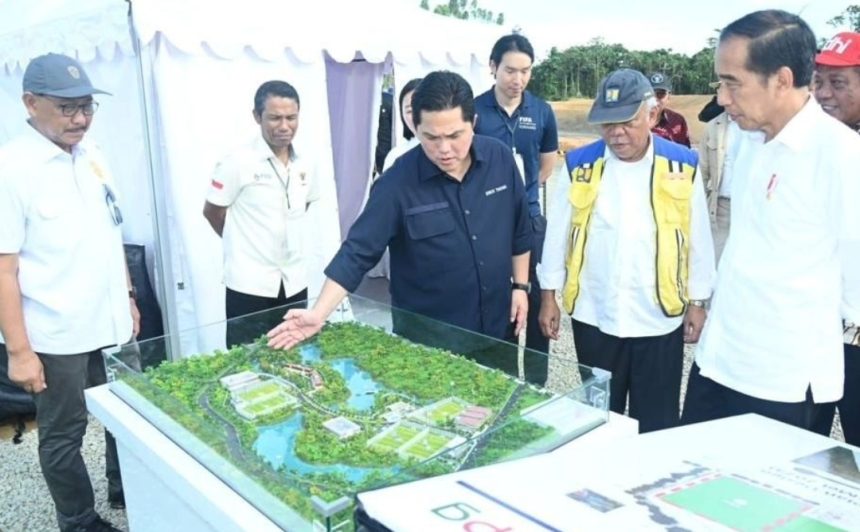 Presiden Jokowi dan Ketua Umum PSSI Erick Thohir Tinjau Perkembangan Pembangunan Training Center Timnas Indonesia di IKN (foto: Instagram)