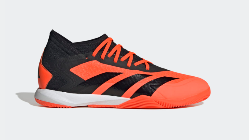 Sepatu futsal memiliki beragam fitur, namun perhatikan juga bahan utama pembuatannya agar lebih nyaman dan meningkatkan performa. (Foto: Adidas)