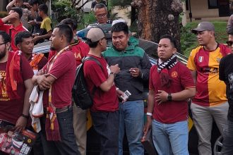 turunminum.id Fans AS Roma Geruduk Stadion PTIK, Bolos Kerja Demi Ketemu Radja Nainggolan