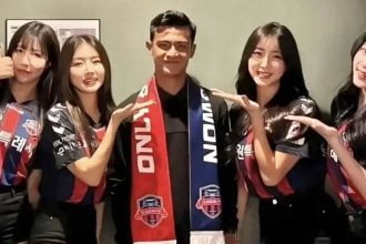 turunminum.id Pratama Arhan Langsung Dikerubungi Perempuan Cantik Korea Selatan, Saat Diperkenalkan Suwon FC untuk Pertama Kalinya