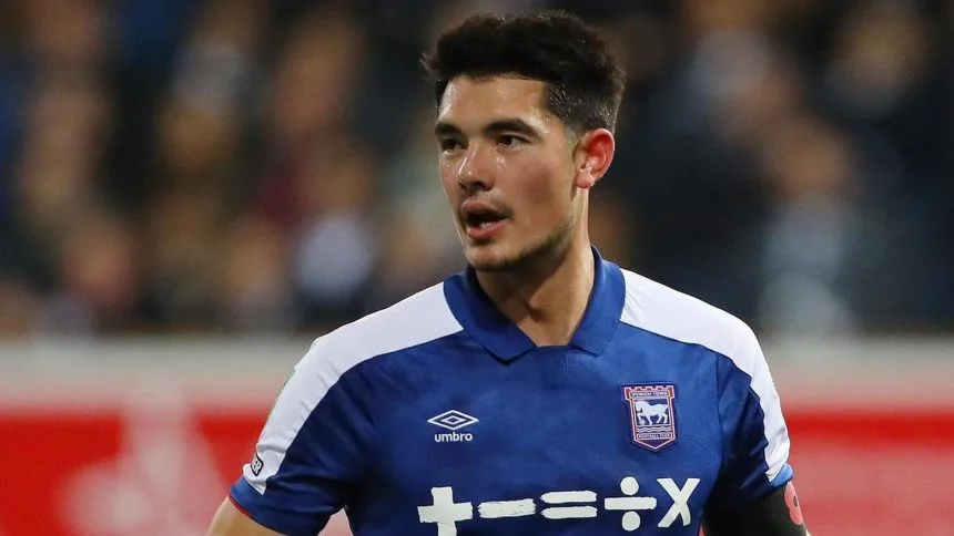Pelatih Bristol Rovers Akui Harus Peras Keringat untuk Dapatkan Elkan Baggott