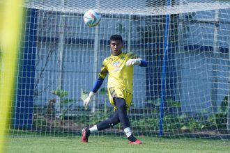 turunminum.id Tekad Kiper Persib Bandung Lawan Godaan Opor Ayam dan Ketupat di Hari Lebaran