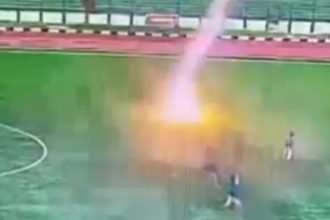 Viral Pemain Bola Tewas Tersambar Petir di Stadion Siliwangi