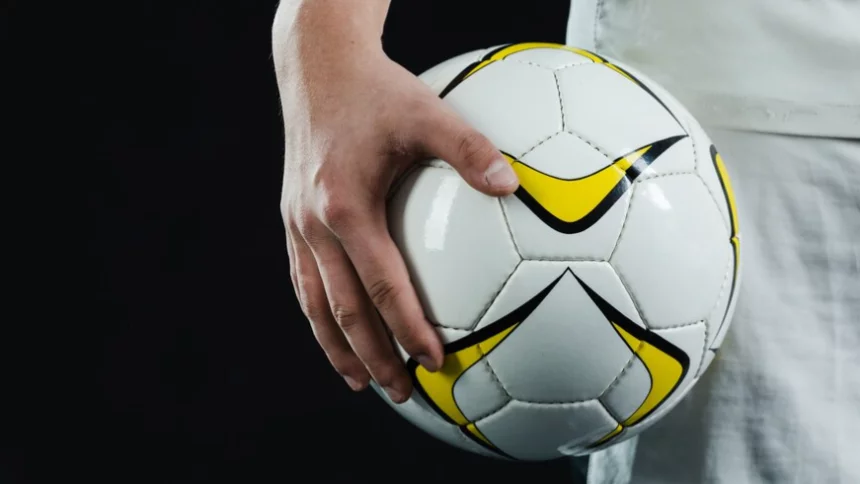 Cara Bersihkan Bola Sepak dapat Tingkatkan Kualitas dan Tahan Lama. (Foto: Freepik)