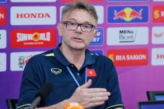 turunminum.id Eks Pelatih Vietnam, Philippe Troussier Salut Timnas Indonesa Punya 20 Pemain Top