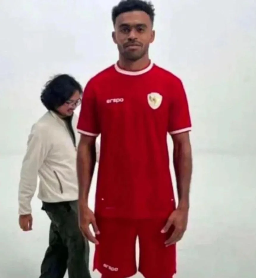 turunminum.id Jersey Timnas Indonesia Bocor, Erspo Dirujak Netizen: Kaya Timnas Singapura